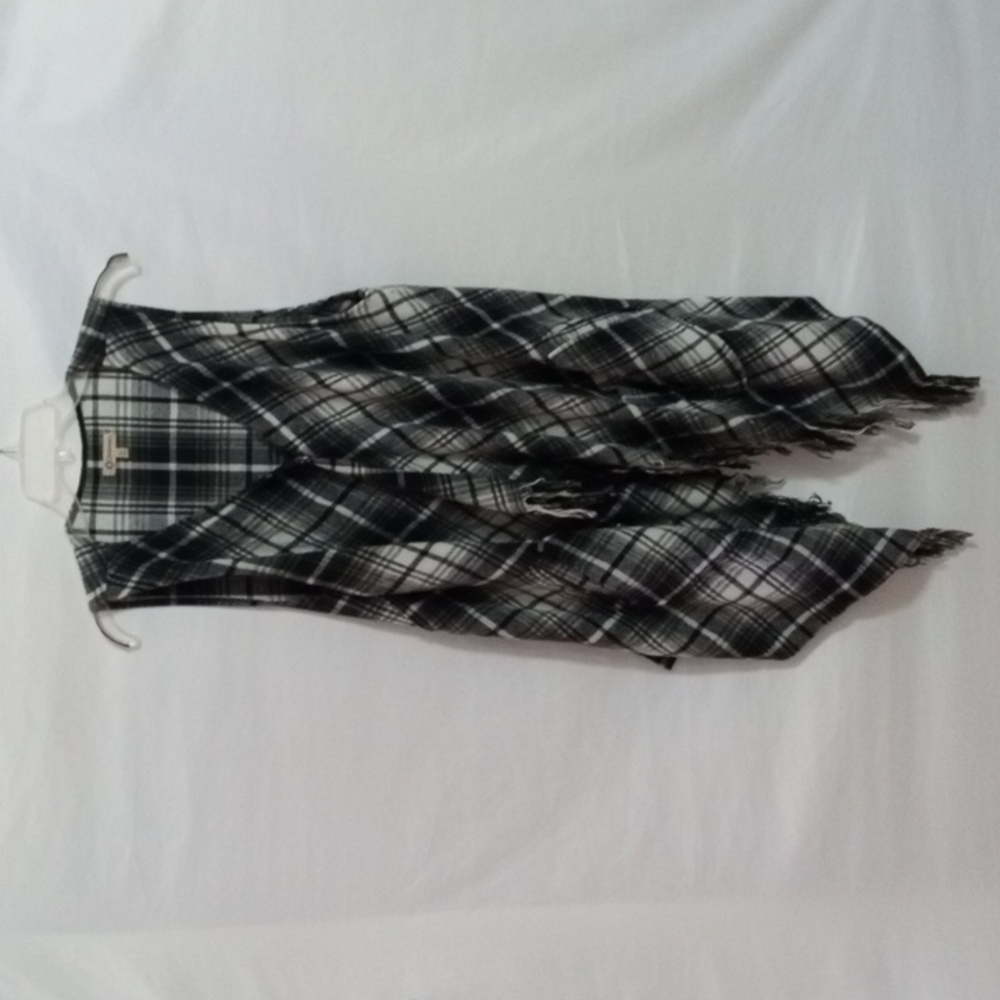 Democracy Women's Plaid Fringed Single Snap Flannel Vest Hi /Low